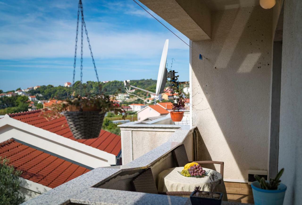 Apartmani Mia Palit Exterior photo