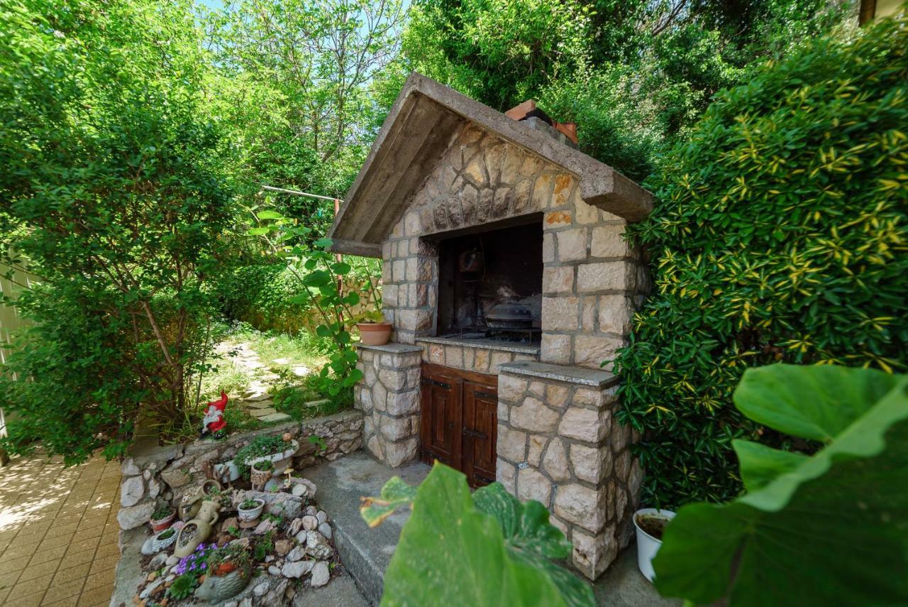 Apartmani Mia Palit Exterior photo